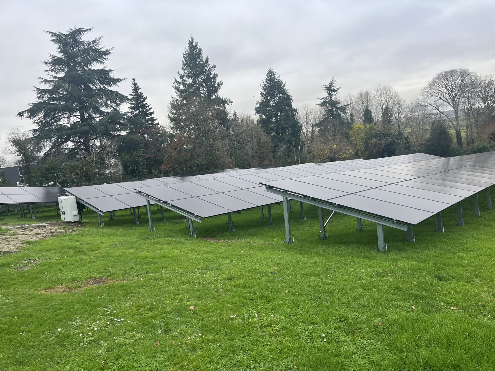 Centrale photovoltaïque au sol installée sur structure acier à La Roche-Posay